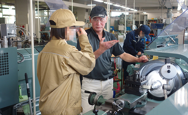 機械加工指導風景